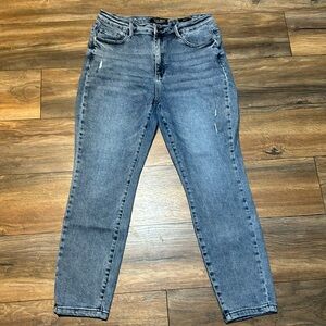 Judy Blue size 15/32 slim fit jeans